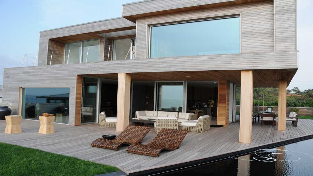 Villa-Atlantique-retreat-venue-france-outdoor-lounge-new-1024x576